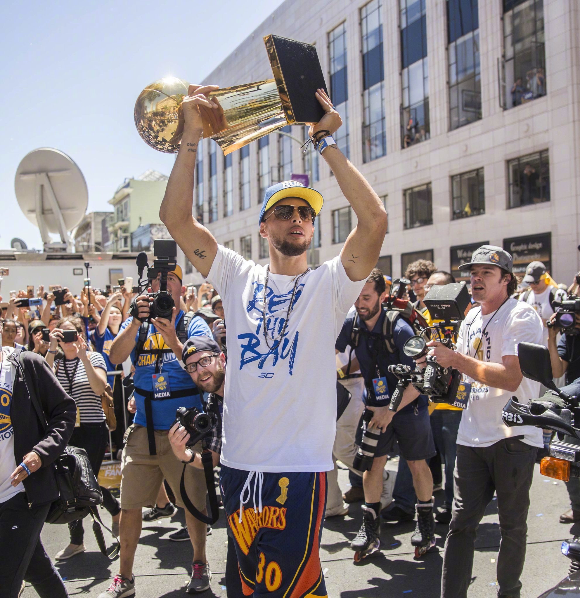 或许是在等 或许是在等